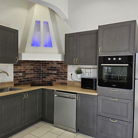 Agreable Logement Avec Terrasse Saint-Victoret Bagian luar foto