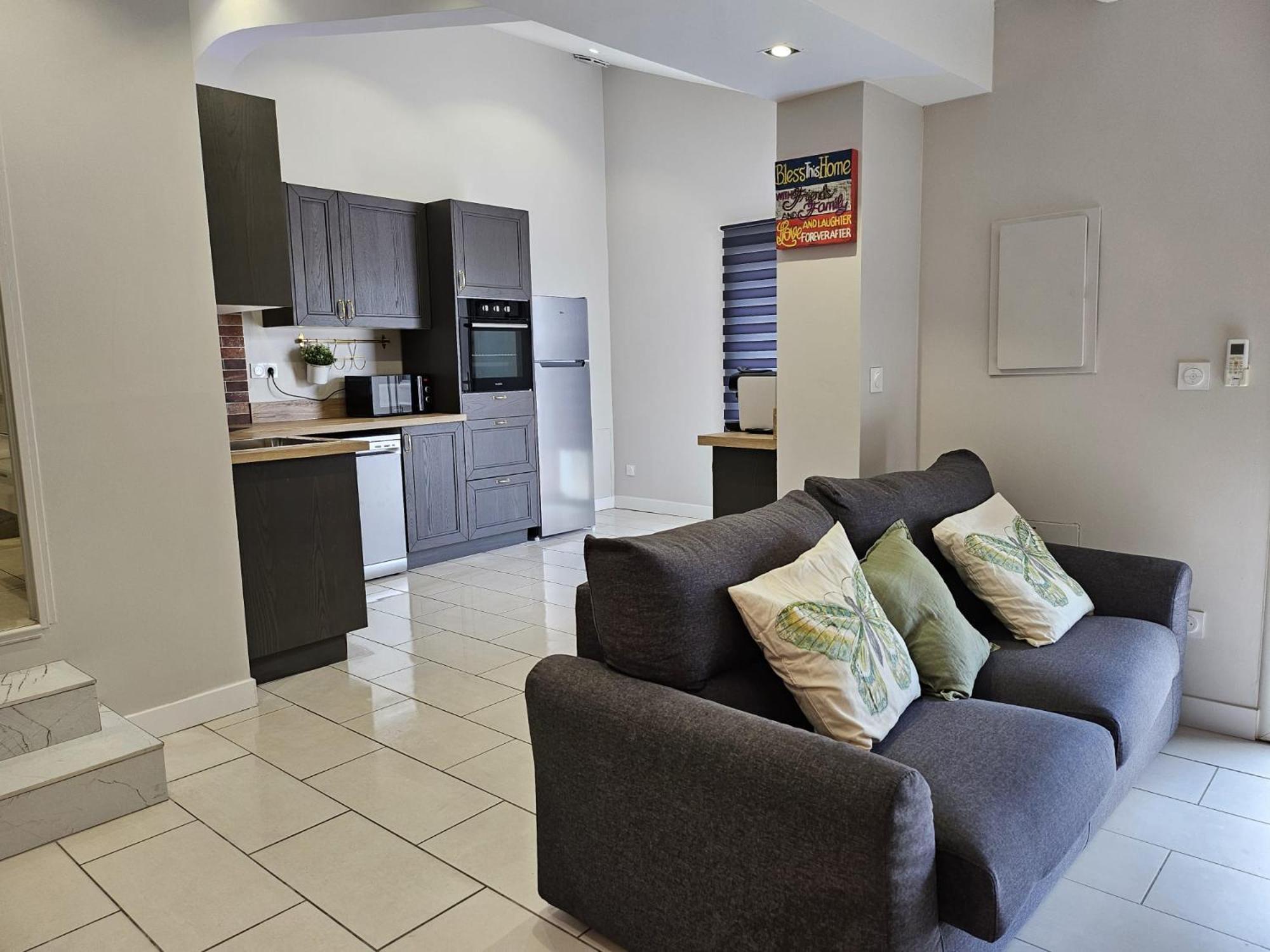 Agreable Logement Avec Terrasse Saint-Victoret Bagian luar foto