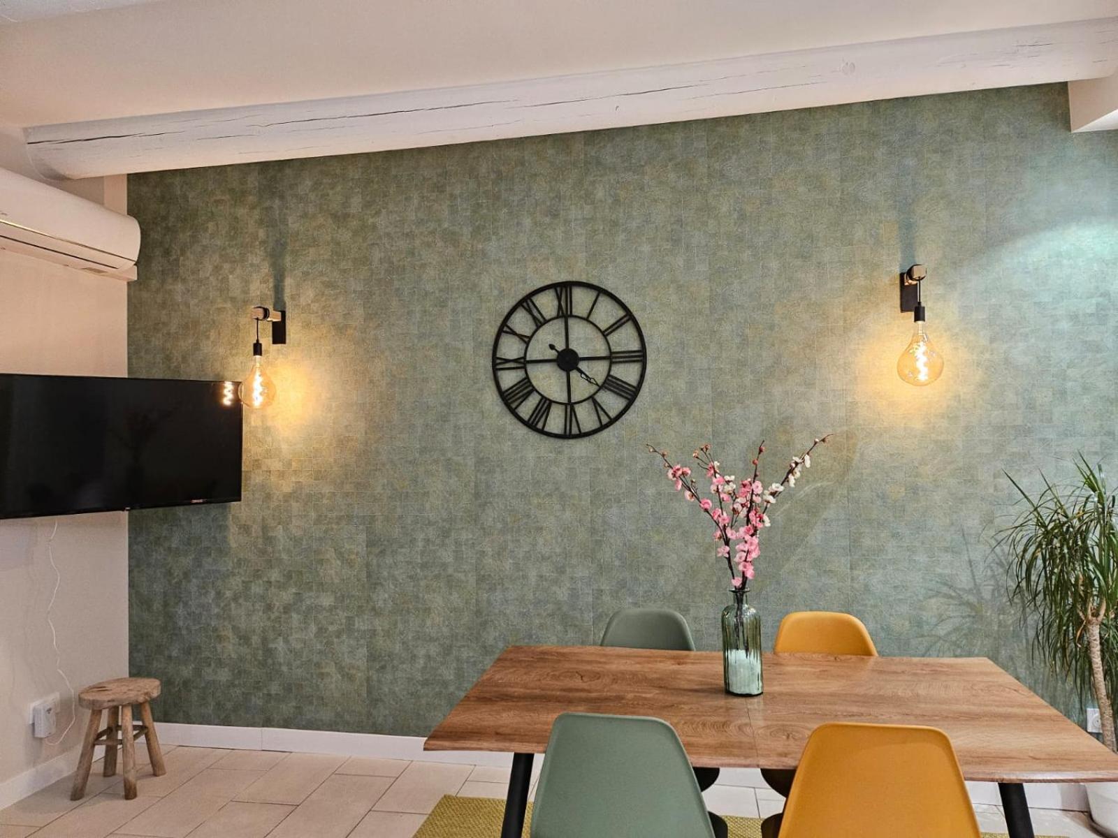 Agreable Logement Avec Terrasse Saint-Victoret Bagian luar foto